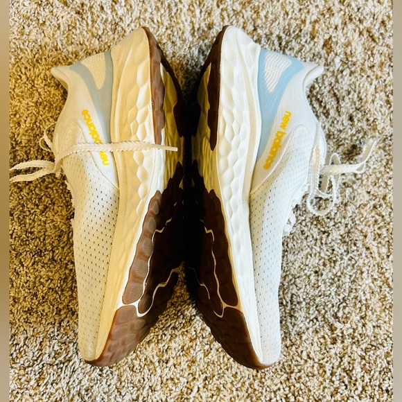 New Balance Women's Fresh Foam Arishi V4 Running Shoe SZ 7 - Picture 4 of 10